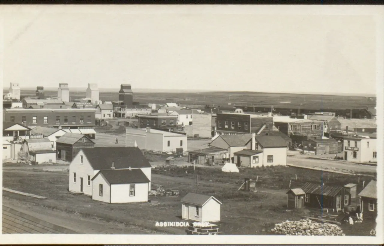 Overview of Assiniboia with grain elevators, about 1915